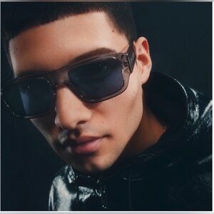 QUAY AUSTRALIA NIGHT CAP Grey
Frame / Navy Polarized Lens